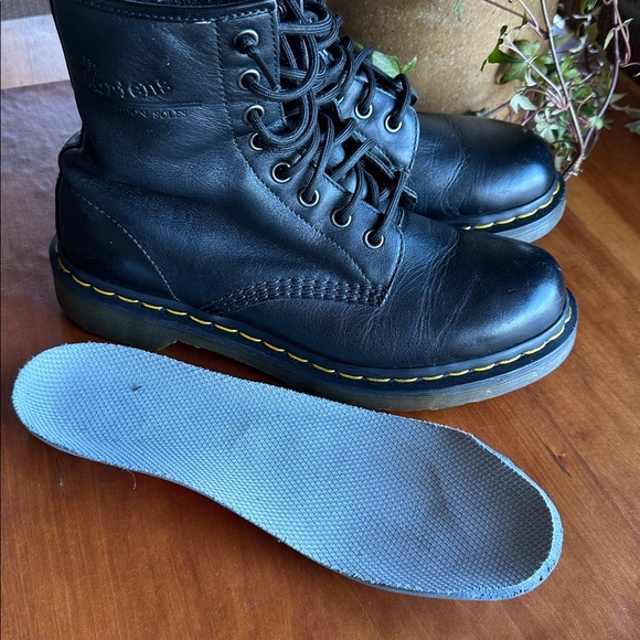 Dr Martens 1460 black leather boot w/canary yellow stitching/air ware sole. Sz 8 - Picture 9 of 11
